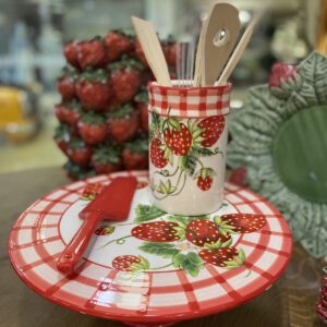 Банка с кухонной утварью